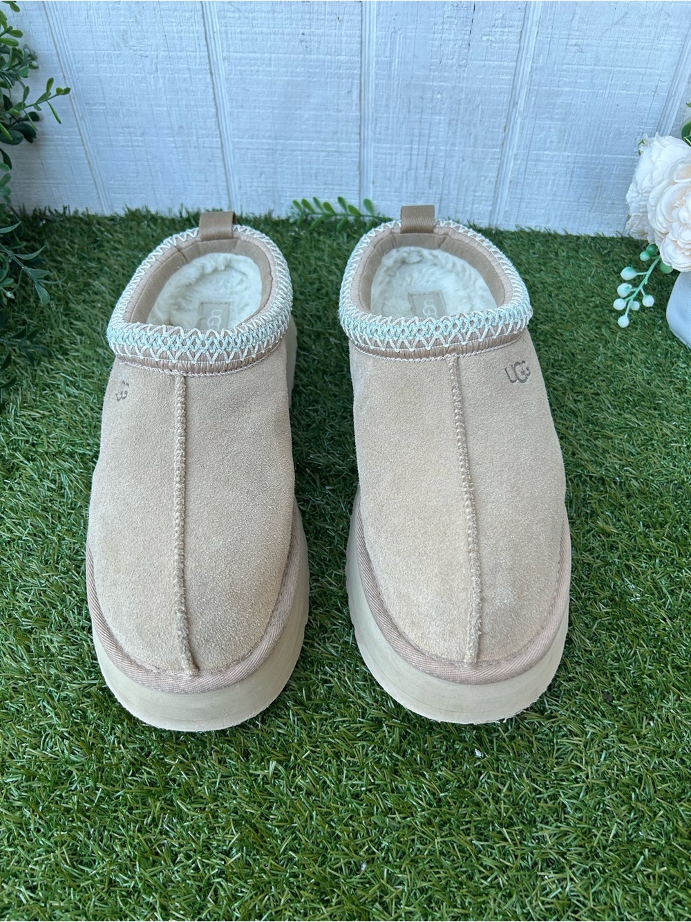 UGG Tazz women size 10
BestSeller/ gently used
Color :Sand - Picture 8 of 16